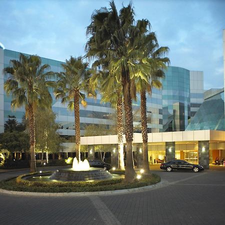 Southern Sun Or Tambo International Airport Hotel Kempton Park Buitenkant foto The hotel in 2011