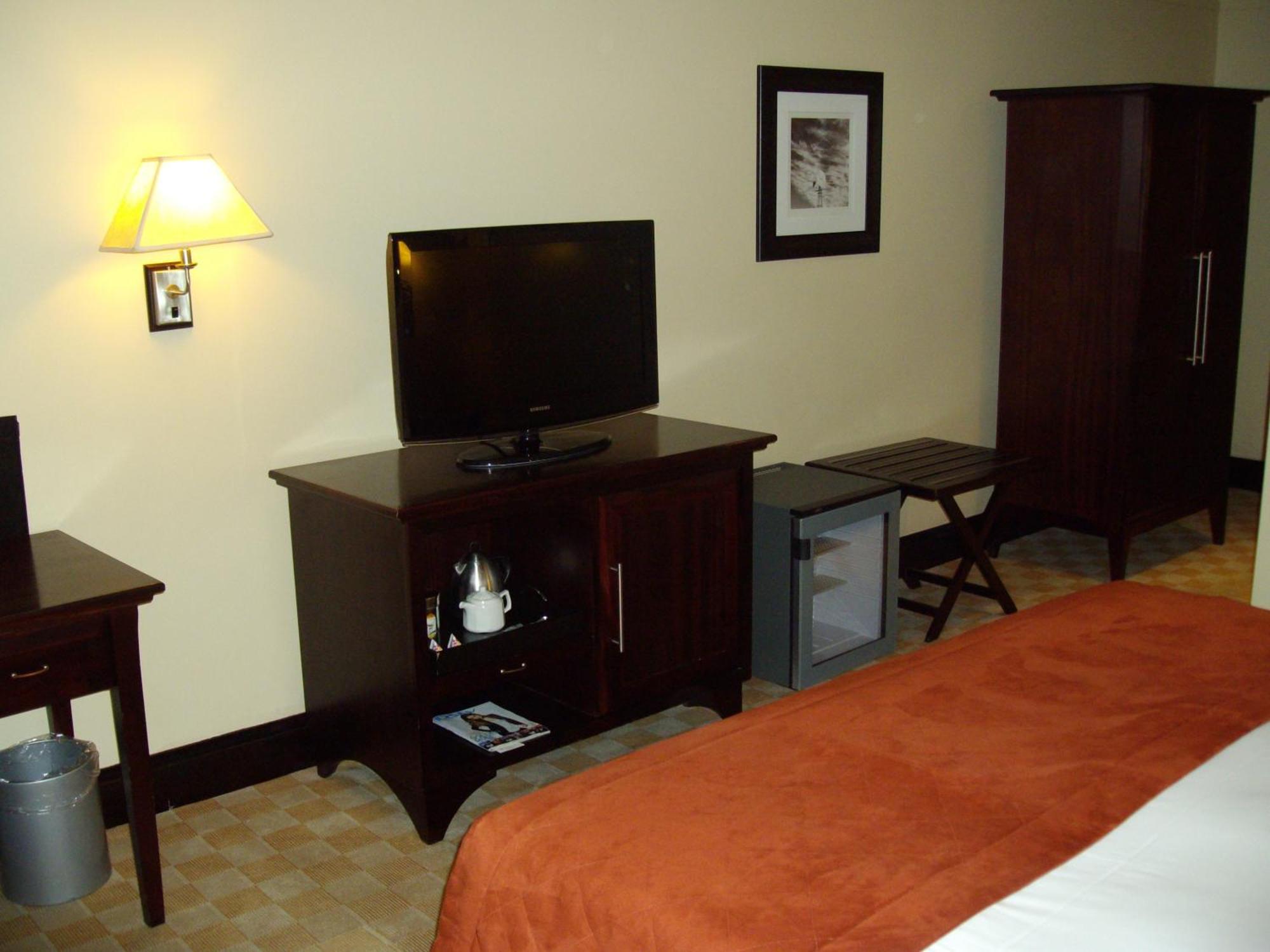 Southern Sun Or Tambo International Airport Kempton Park Buitenkant foto A room in a hotel