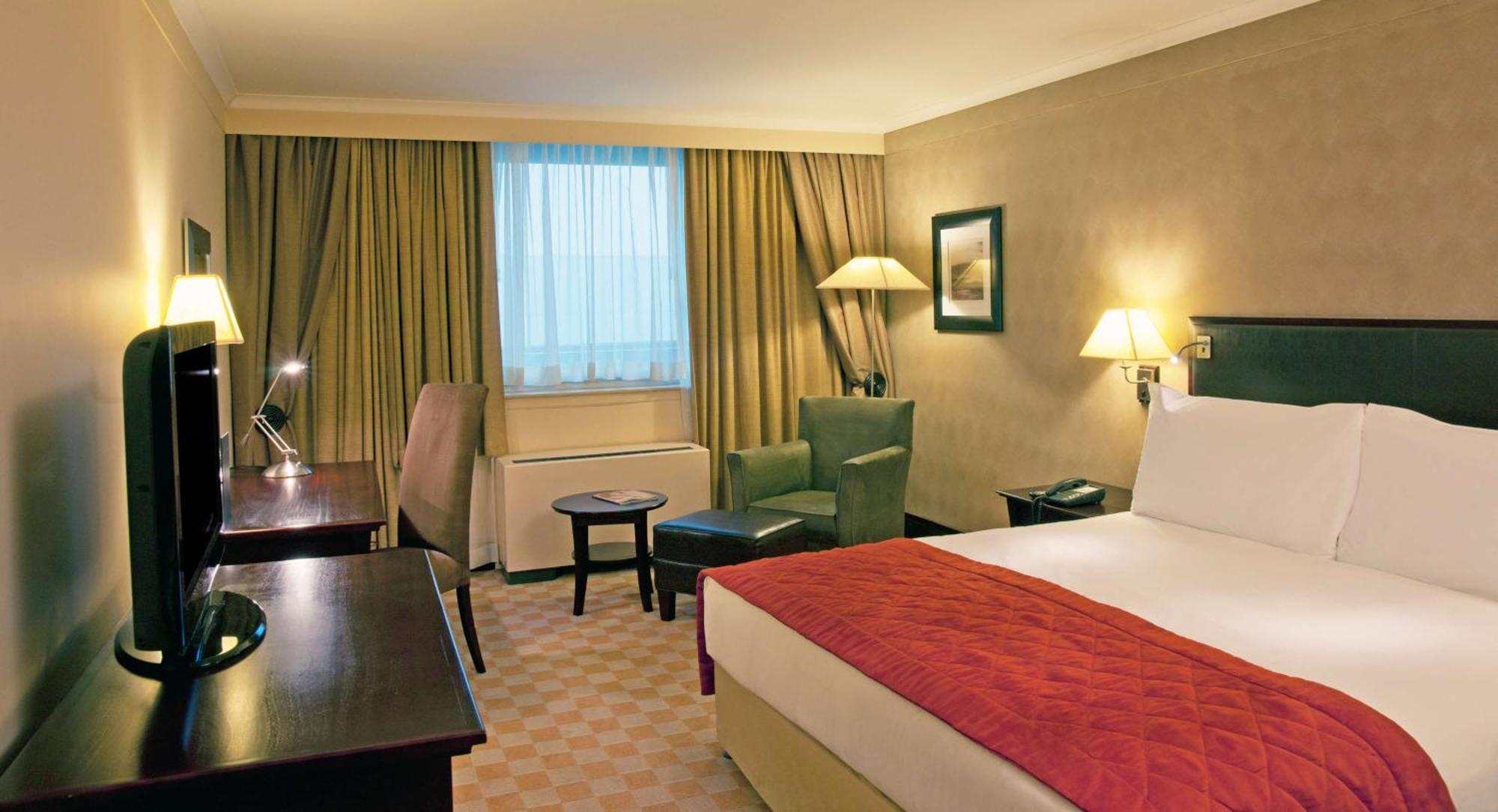 Southern Sun Or Tambo International Airport Kempton Park Buitenkant foto A room at the hotel