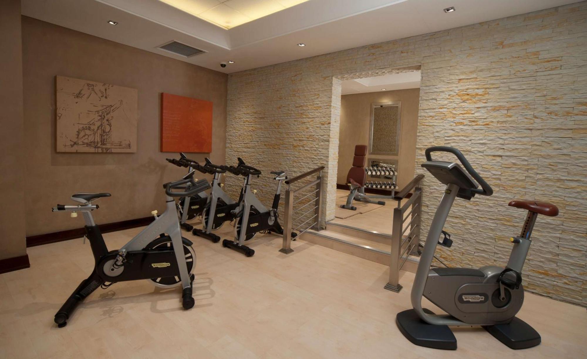 Southern Sun Or Tambo International Airport Kempton Park Buitenkant foto Fitness room