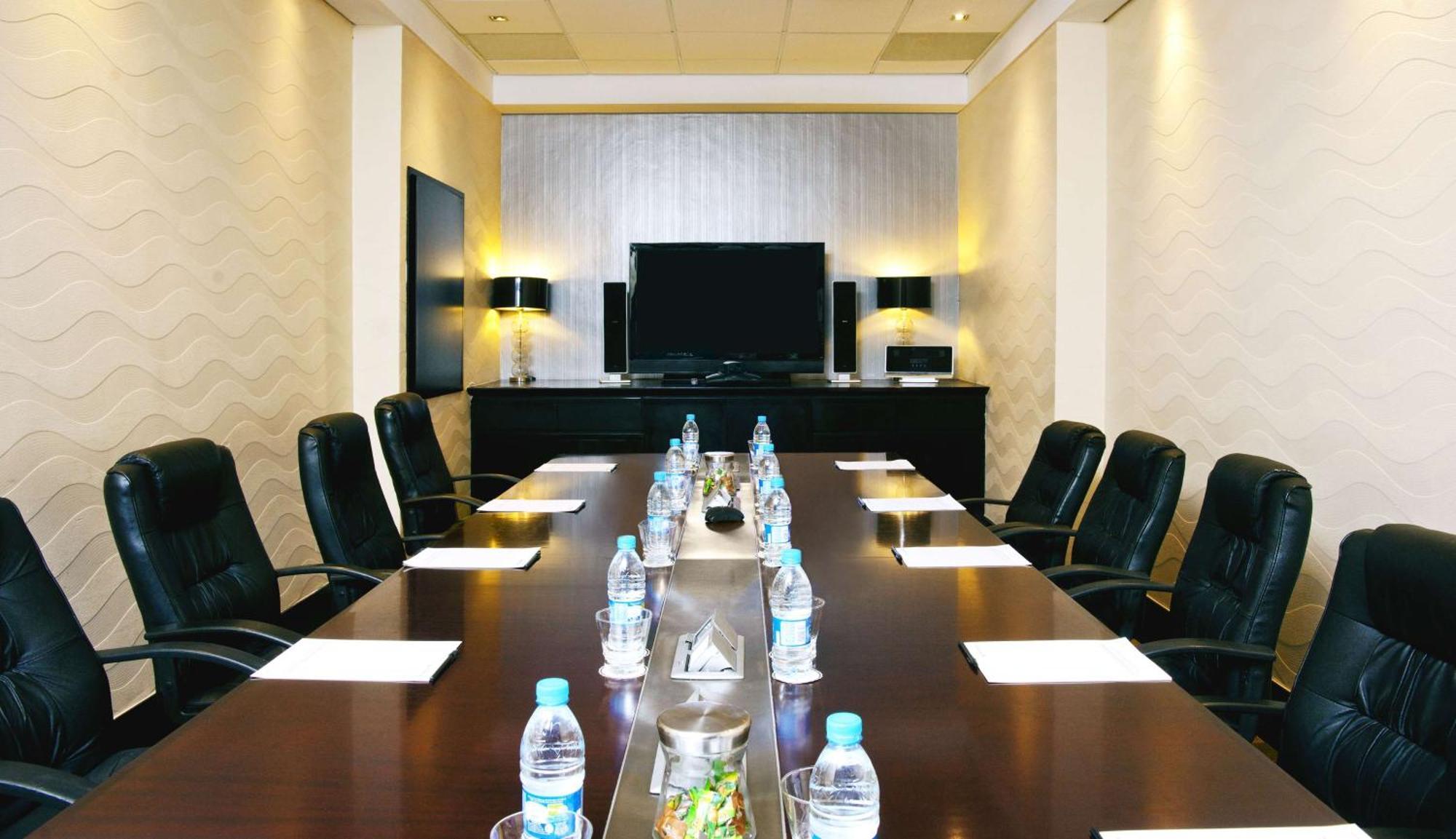 Southern Sun Or Tambo International Airport Hotel Kempton Park Buitenkant foto Meeting room