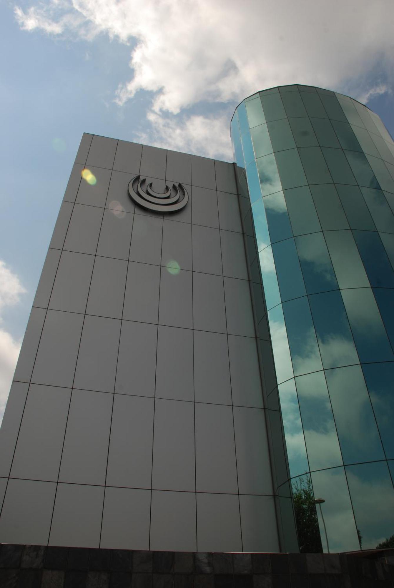 Southern Sun Or Tambo International Airport Kempton Park Buitenkant foto The building of the university